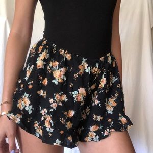 black/floral linen shorts